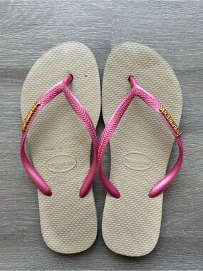 Havaianas Slim Flip Flops in Beige with Pink Straps